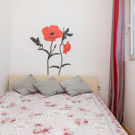 Pet Friendly Apartment In Stara Novalja With Wifi Екстер'єр фото