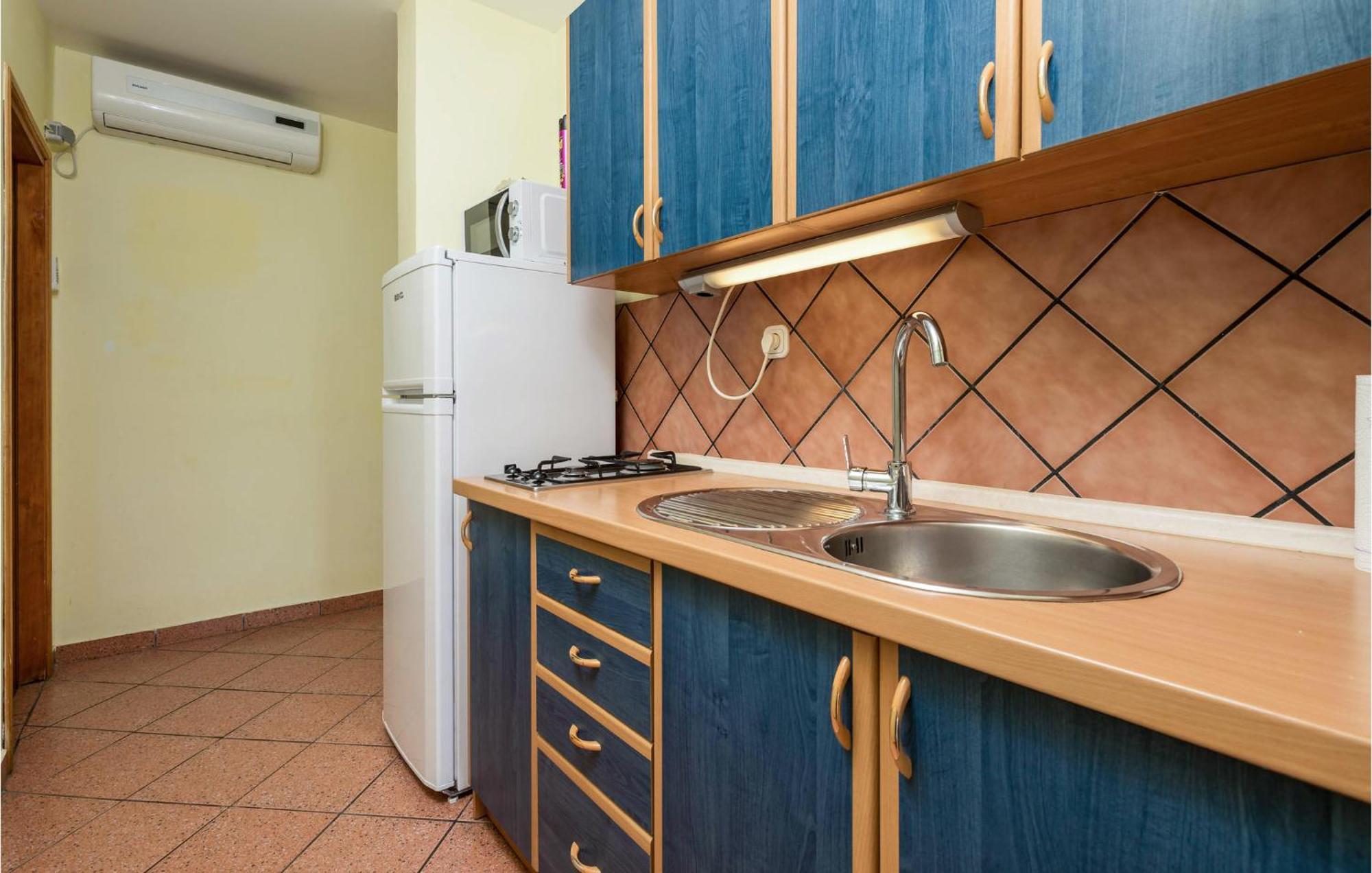 Pet Friendly Apartment In Stara Novalja With Wifi Екстер'єр фото